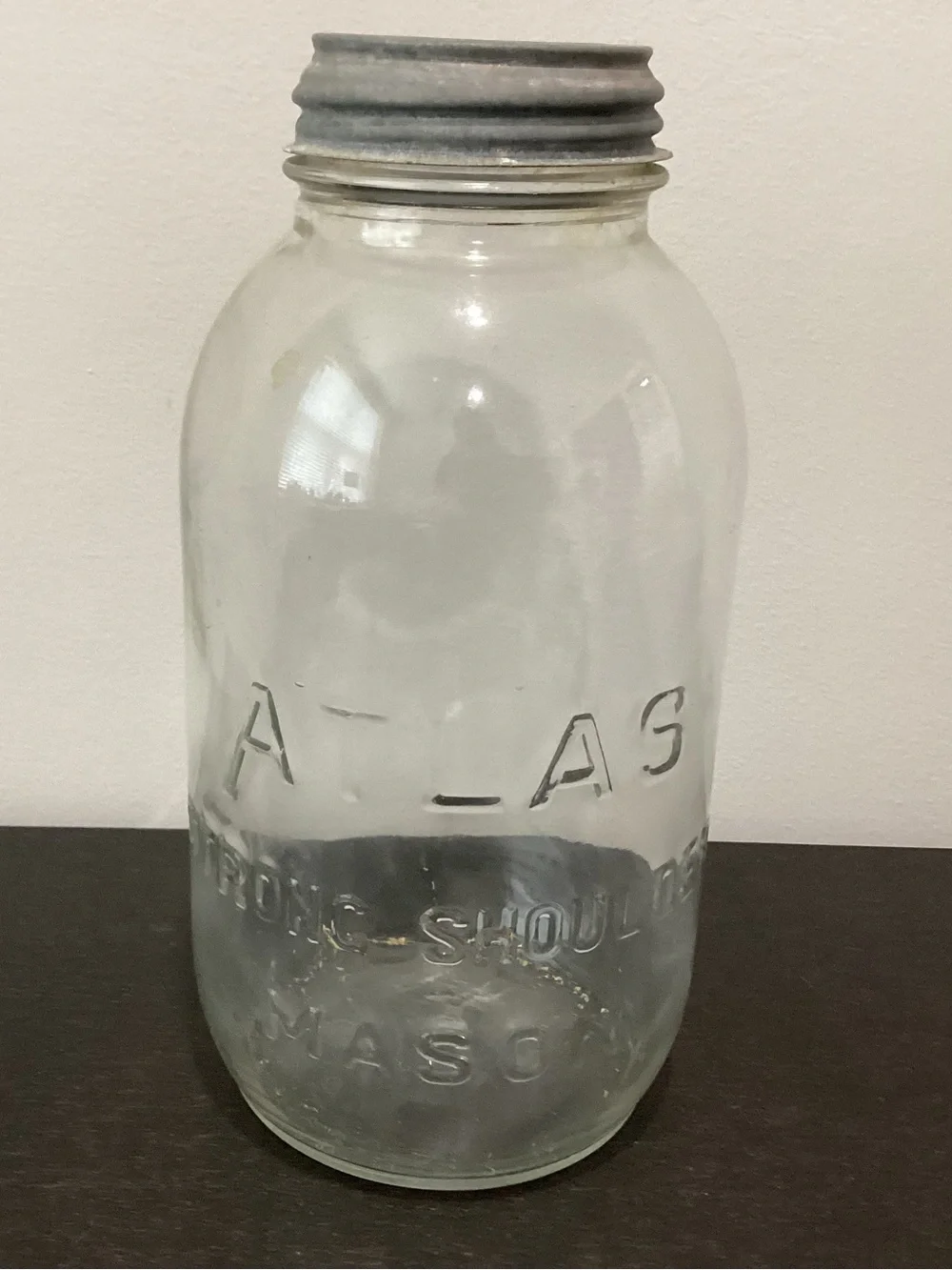 Vtg.Atlas Strong Shoulder Mason jar produced by Hazel-Atlas Glass Company.